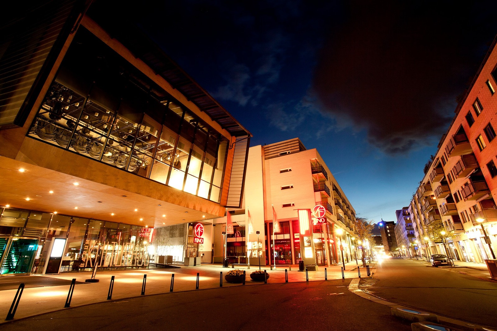 Kort avstand til Sandvika med alt av butikker, spisesteder, kino, kulturhus m.m. Galleribilde