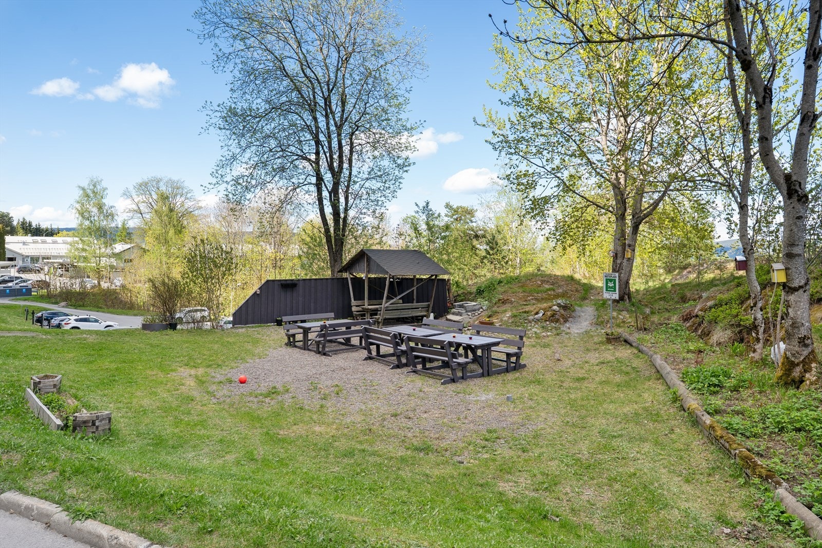 Opparbeidede uteområder til glede for beboerne. Galleribilde