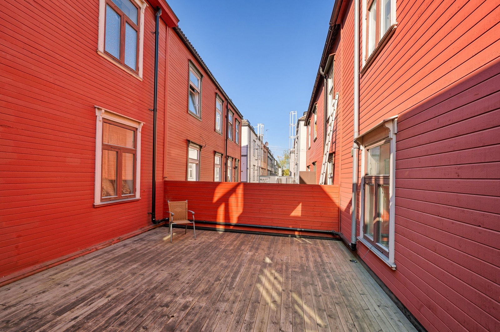 Felles veranda som beboerne i sameiet kan benytte seg av. Galleribilde