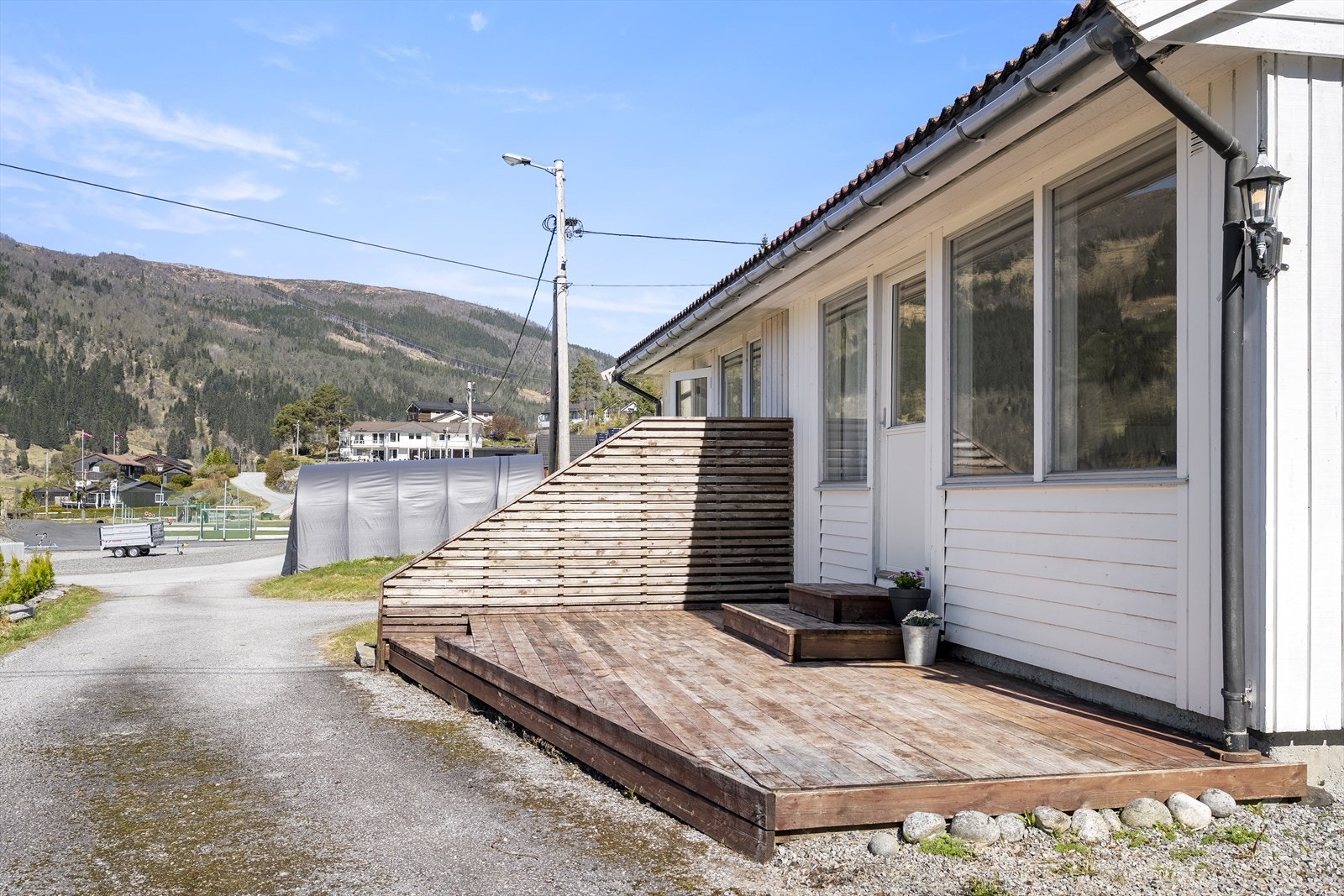 - Halvpart av tomannsbolig på et plan sentralt i Naustdal - Galleribilde
