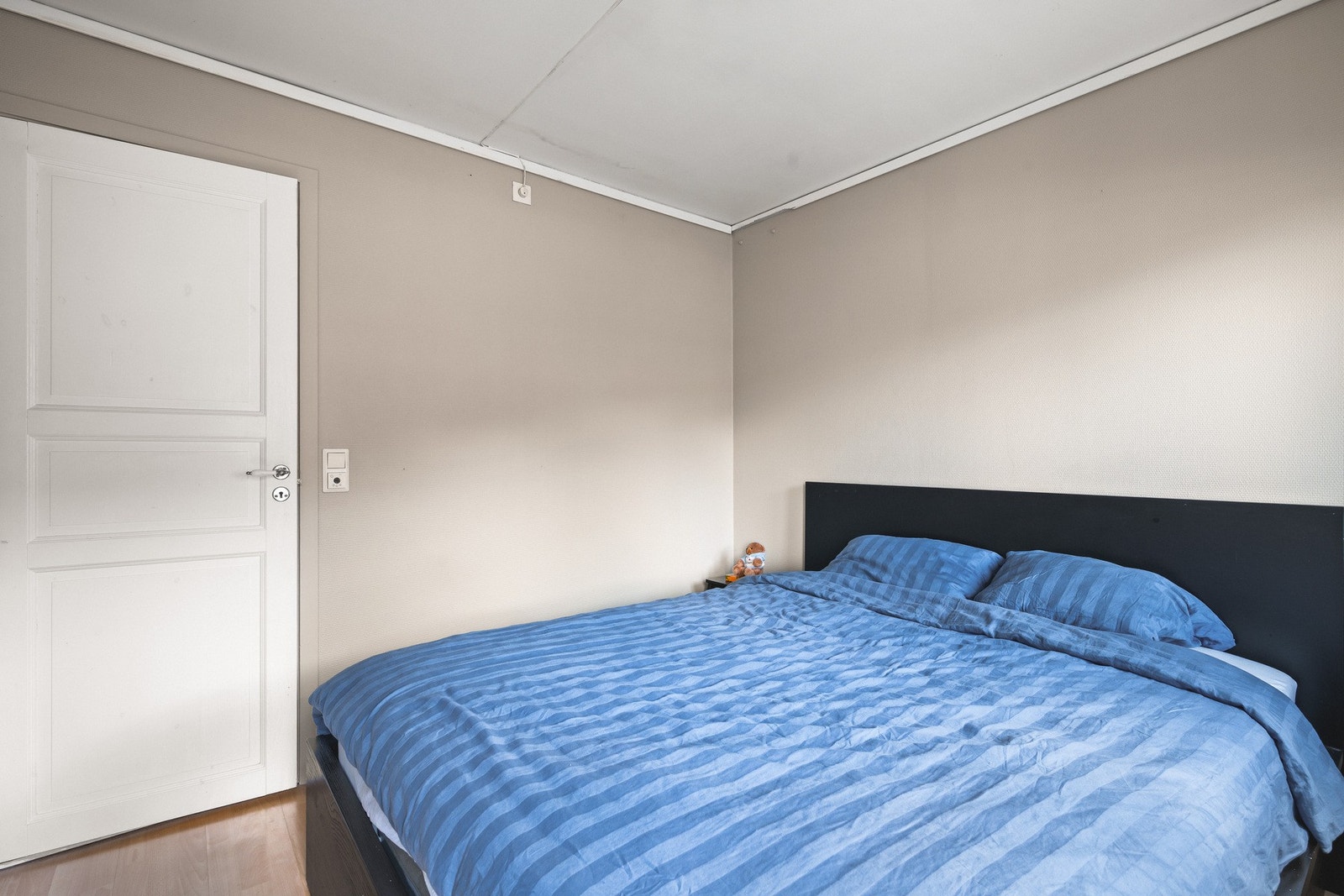 Soverommet måler 8,2 m². Rommet kan innredes med seng, nattbord og garderobeløsning. Galleribilde
