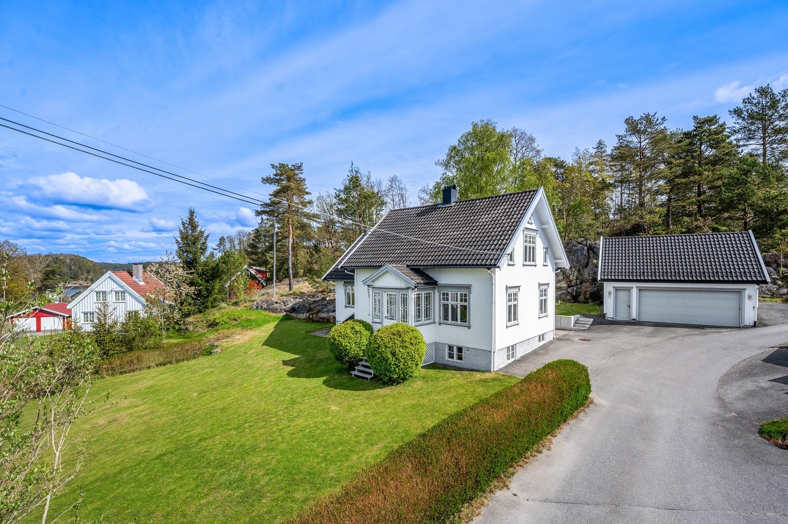 Velkommen til Kongshavnveien 12! En innholdsrik klassisk enebolig med stor og fin hage, solrikt beliggende på Kongshavn. Galleribilde