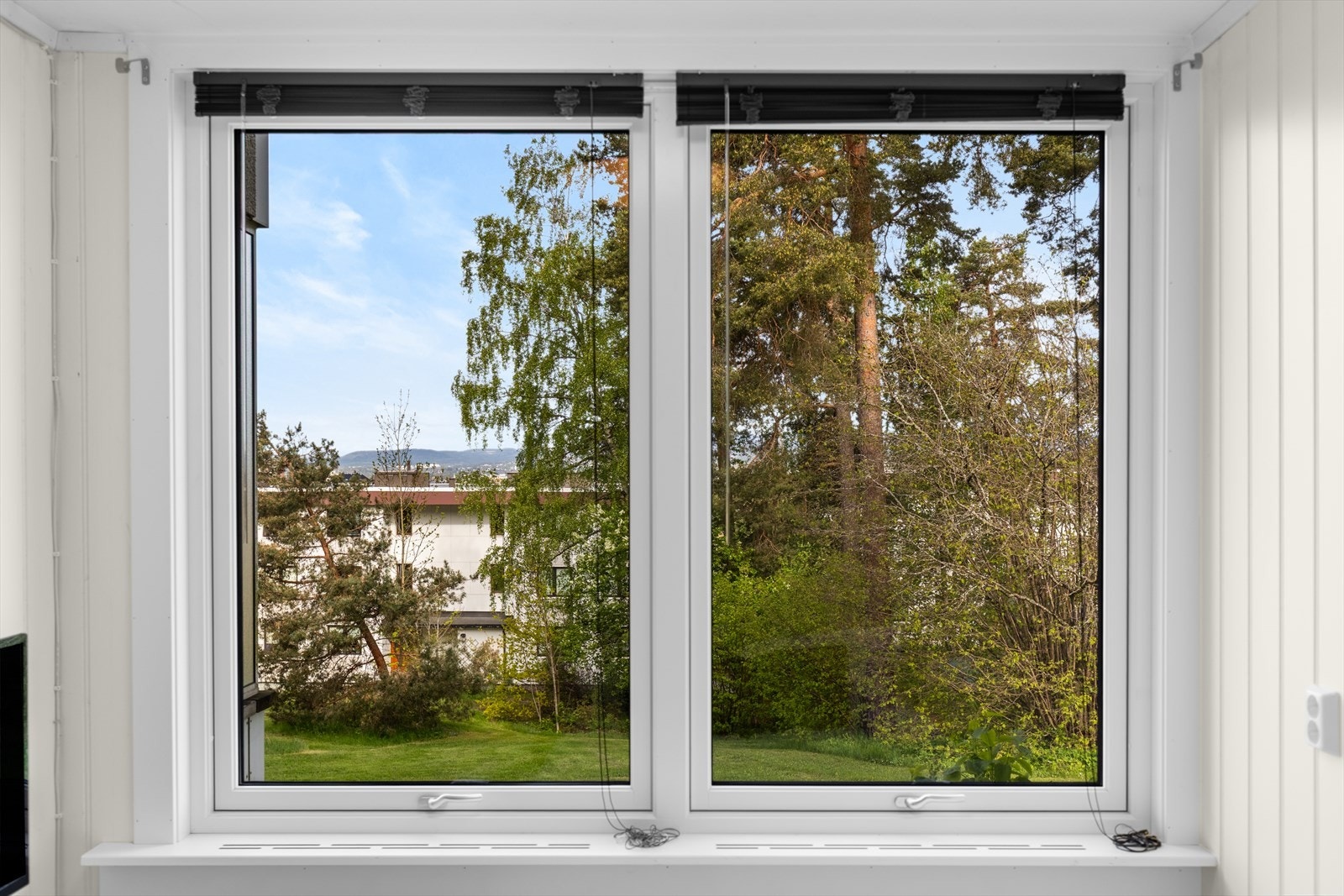Vinduer med isolerglass bidrar til god isolasjon og et behagelig inneklima. Galleribilde