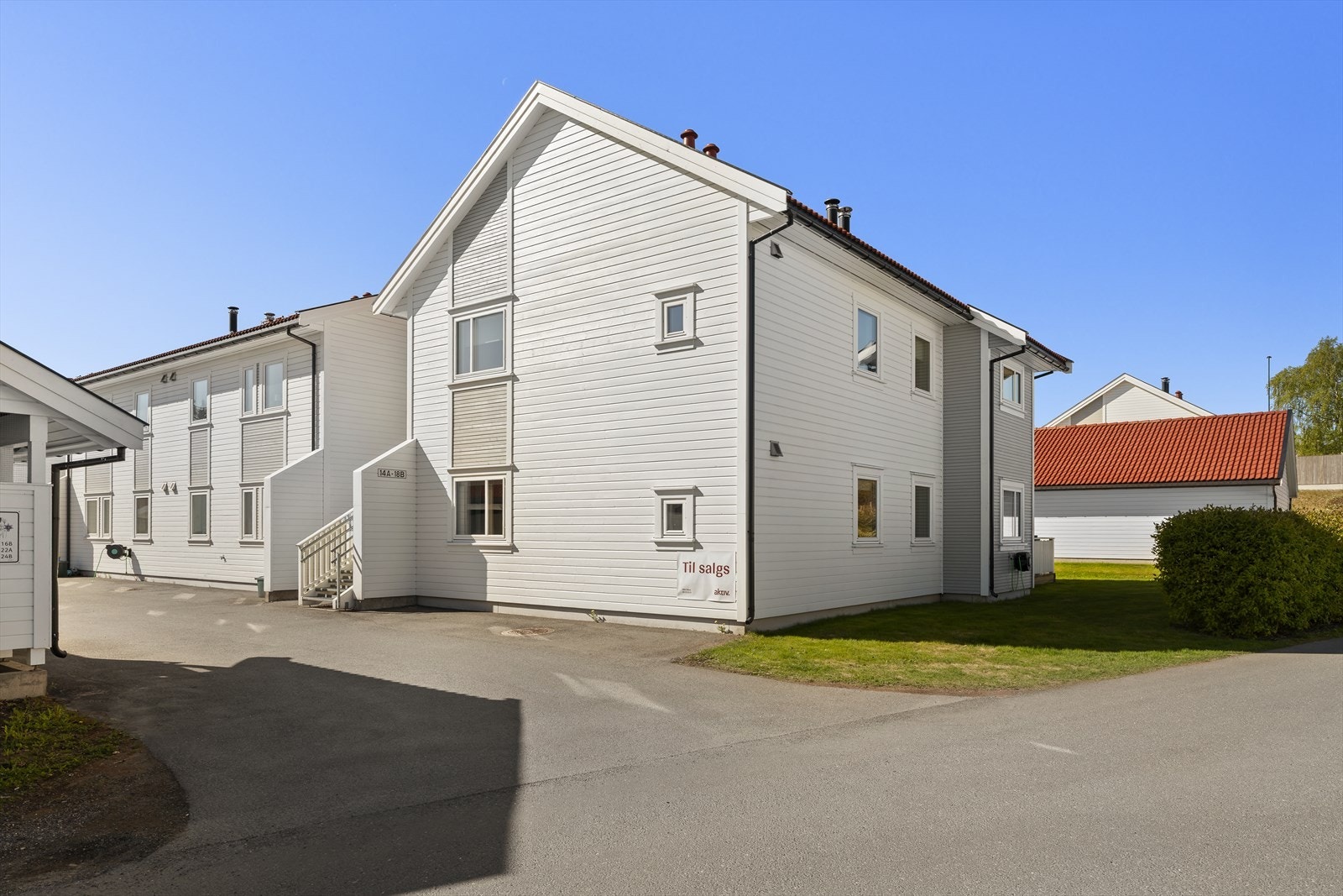 Kubjelleveien 14 ligger i et rolig og familievennlig boligområde på Dilling i Moss kommune. Galleribilde