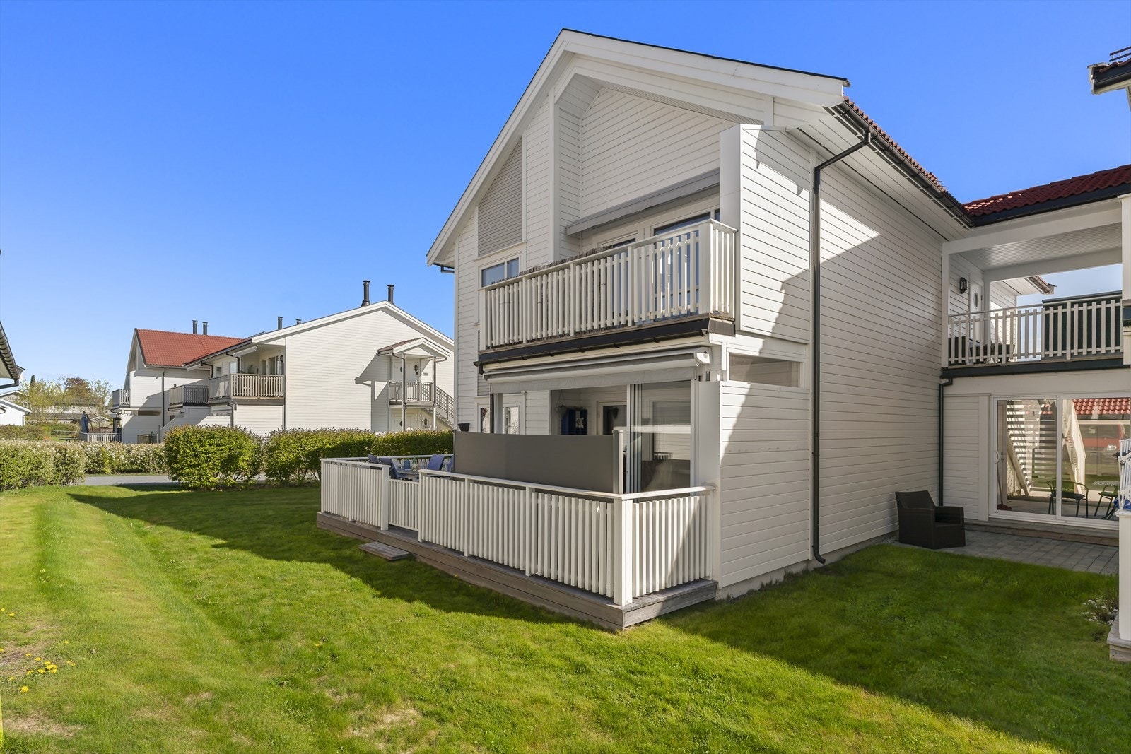 Moderne og velholdt tomannsbolig fra 2014 med familievennlig beliggenhet på Dilling. Galleribilde