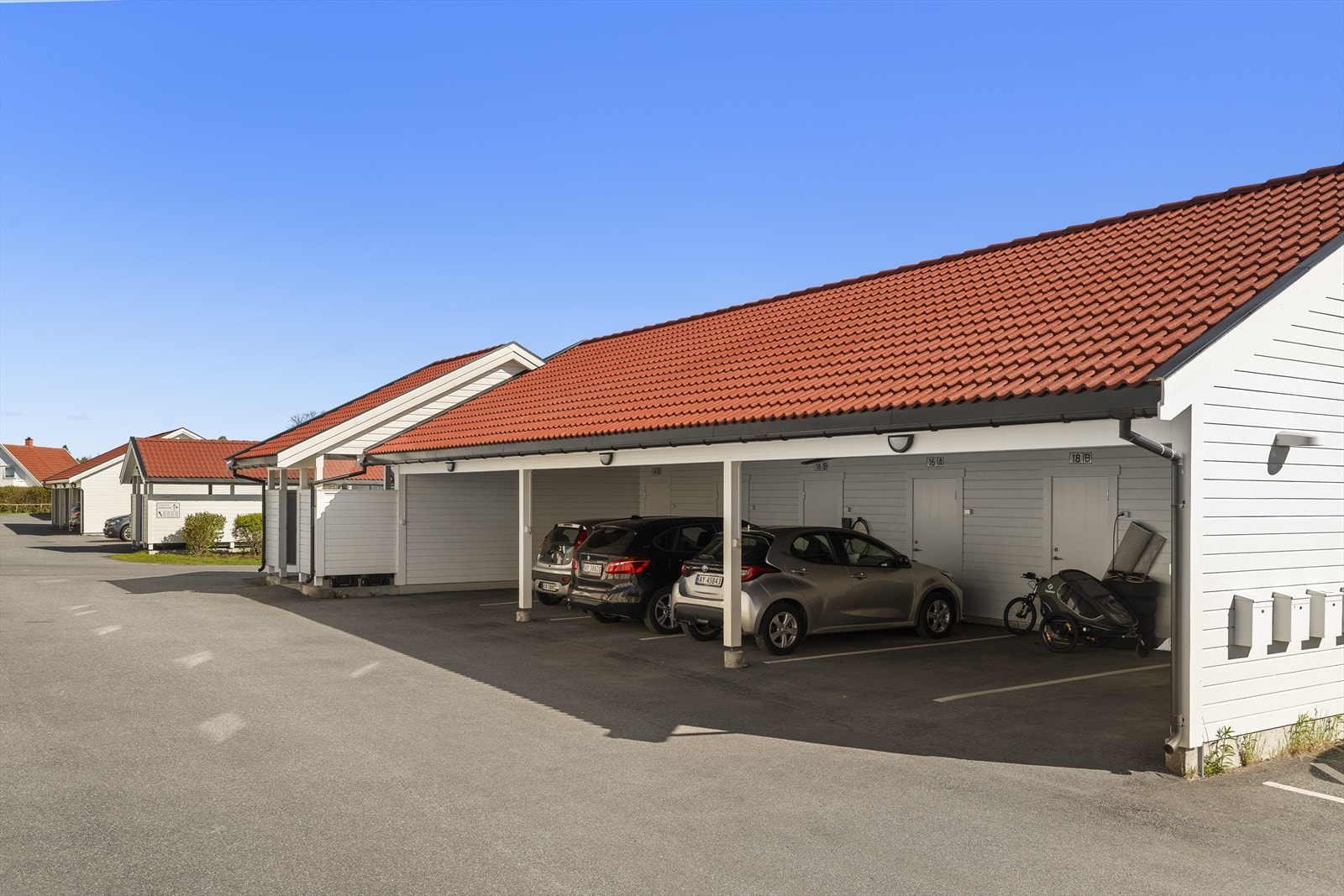 Parkering skjer i carport markert 14A med tilhørende sportsbod. Galleribilde