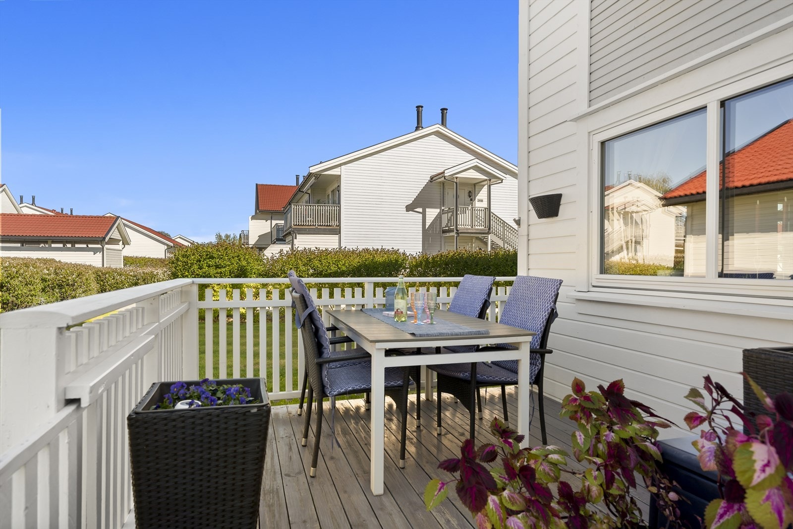 Verandaen har god plass til møblering. Galleribilde