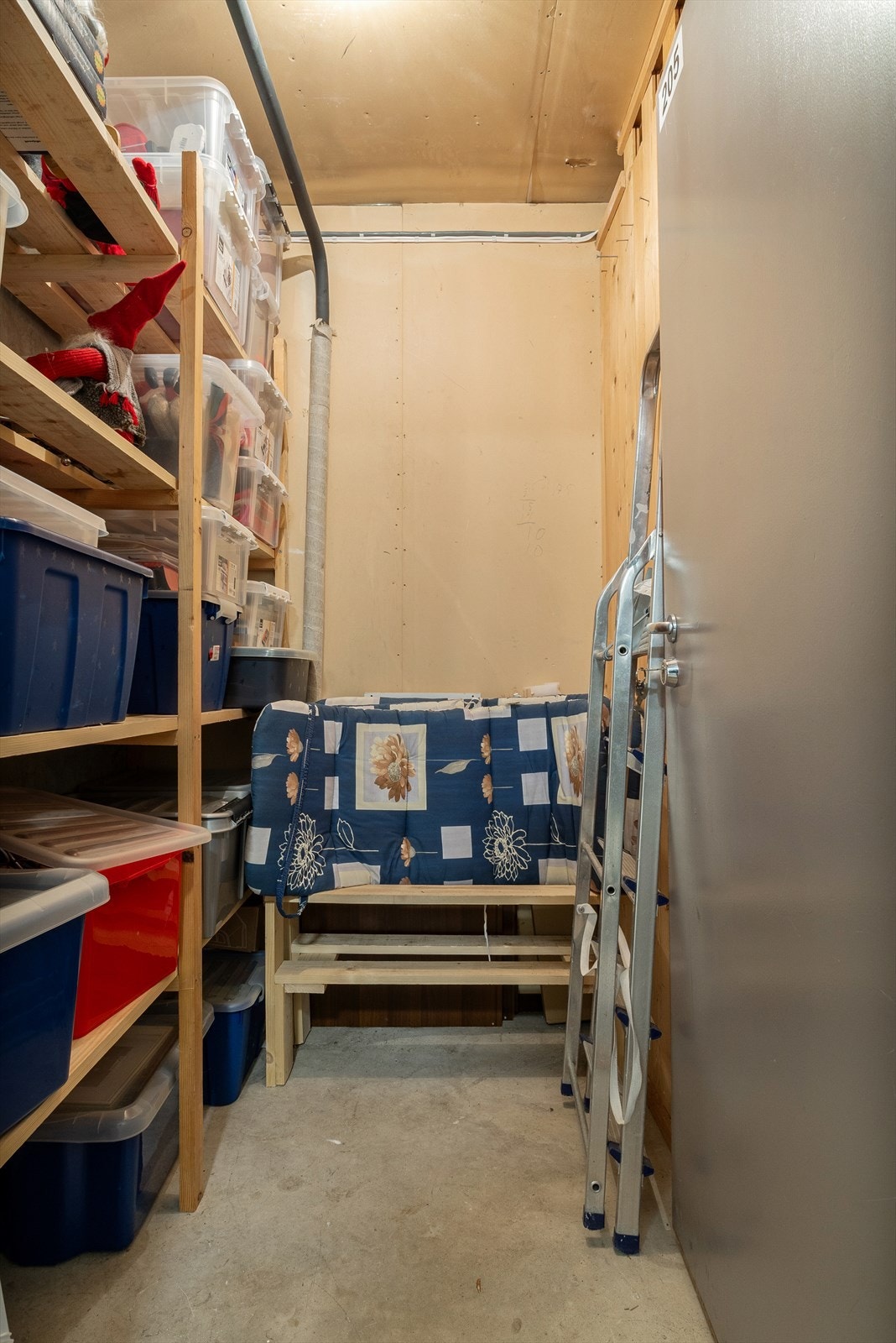 - Verdifullt med ekstra lagringsplass i ekstern kjellerbod på hhv. 2,6 m² - Galleribilde