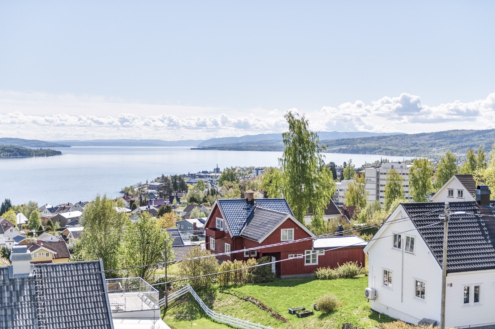 Storslått og majestetisk utsikt over Mjøsa og sentrum Galleribilde