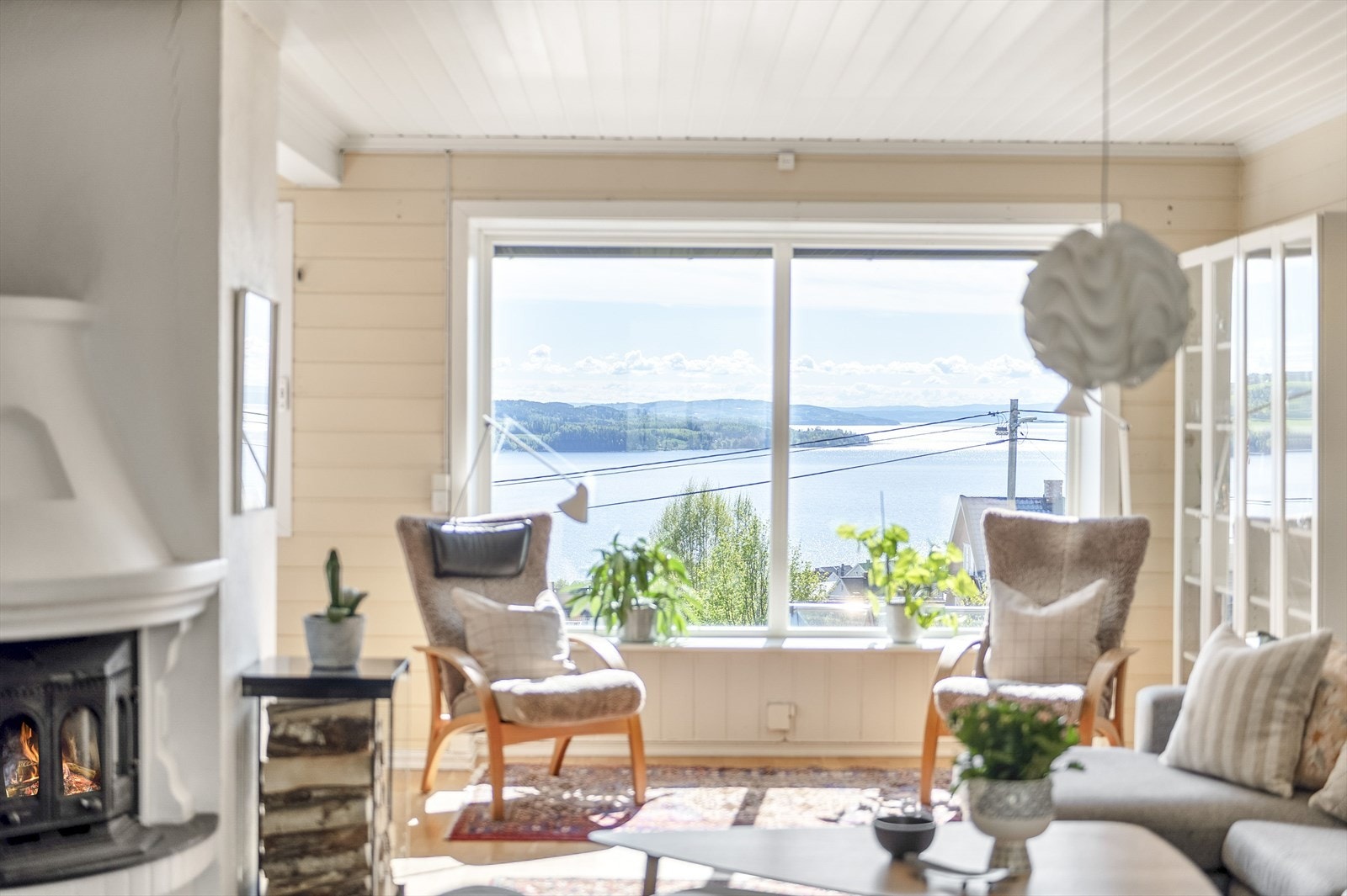 Store vindusflater, utsikt og godt gjennomlys Galleribilde