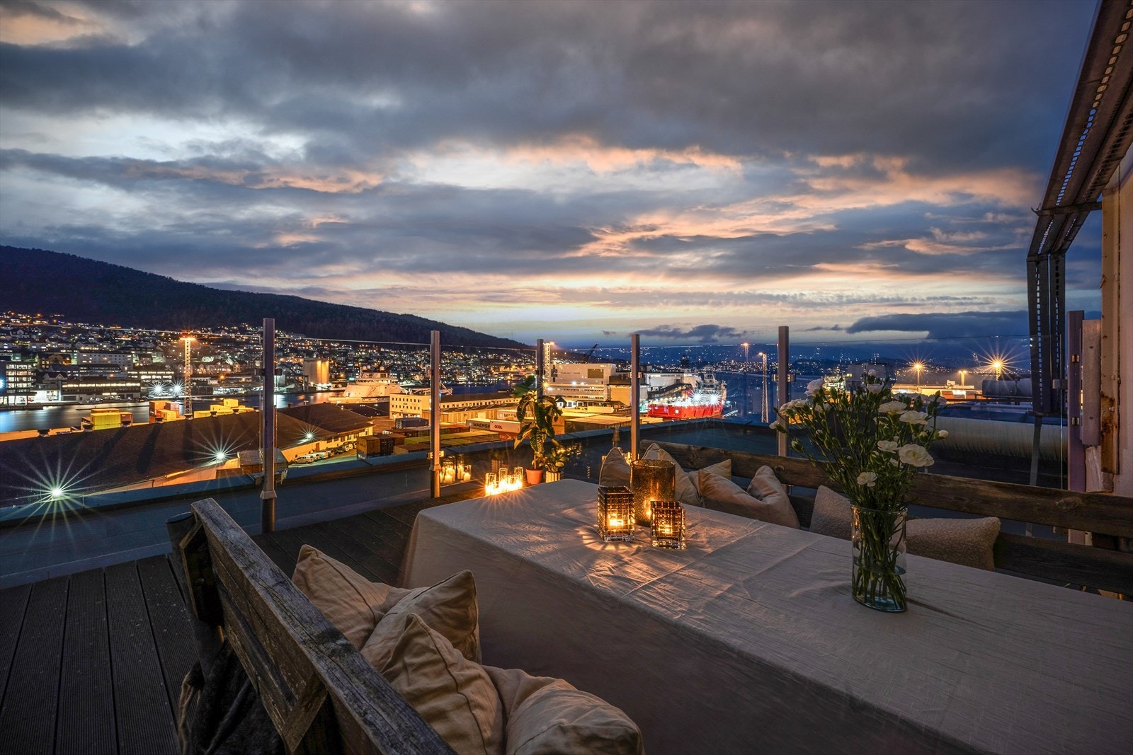 - Felles takterrasse for beboerne med nydelig utsikt - Galleribilde