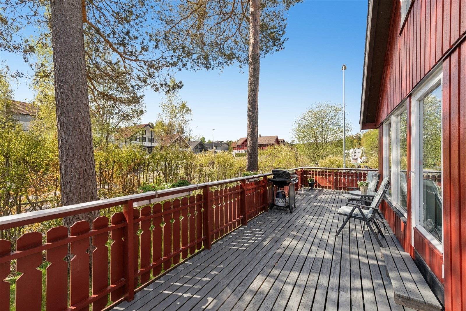 Dette er et nabolag med kort avstand til både daglige gjøremål og naturen. Galleribilde
