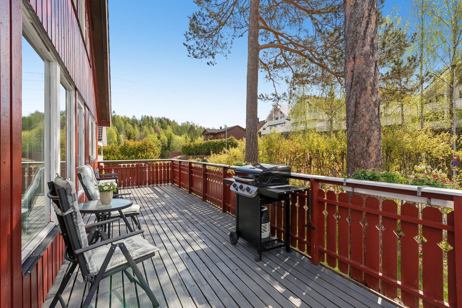 Uteplassen er et fint samlingspunkt for familie og venner. Galleribilde
