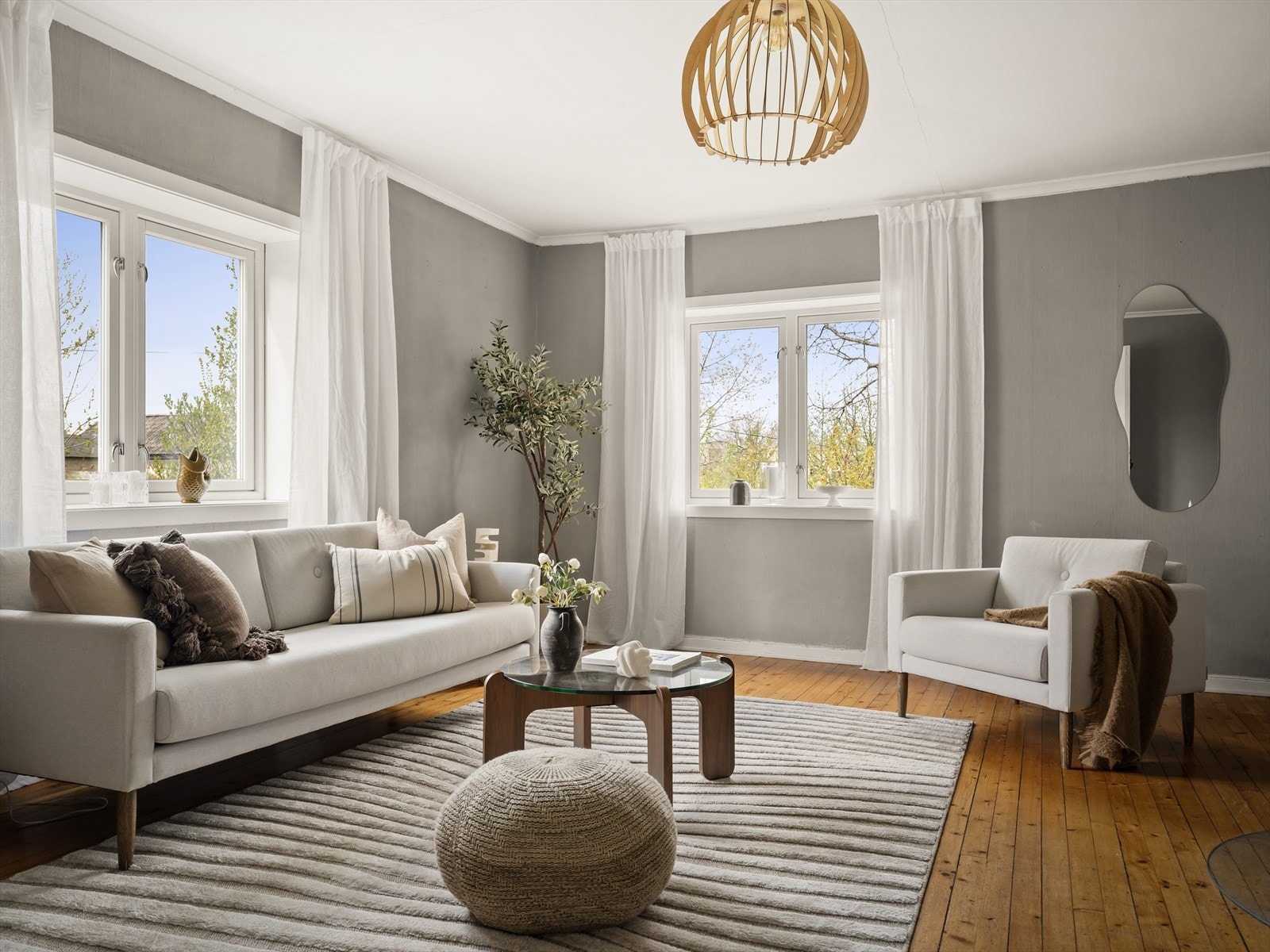 Store vindusflater med 2-lags glass fra 2017. Galleribilde