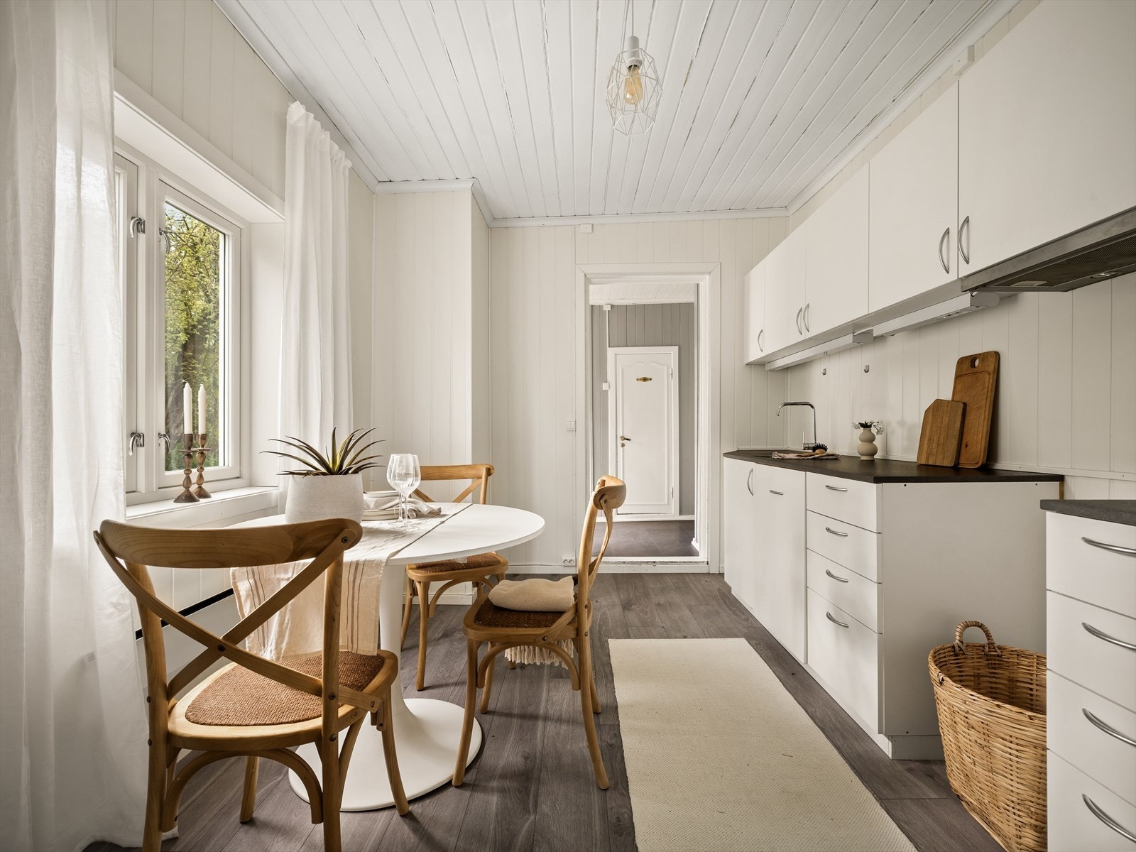 Ventilator over kokesonen sørger for avtrekk av matos og fukt. Galleribilde