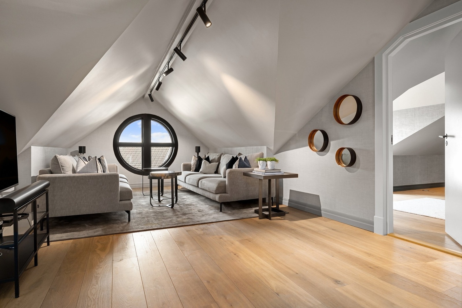 Stor og praktisk lofts stue, gir en ekstra god sone i boligen. Galleribilde