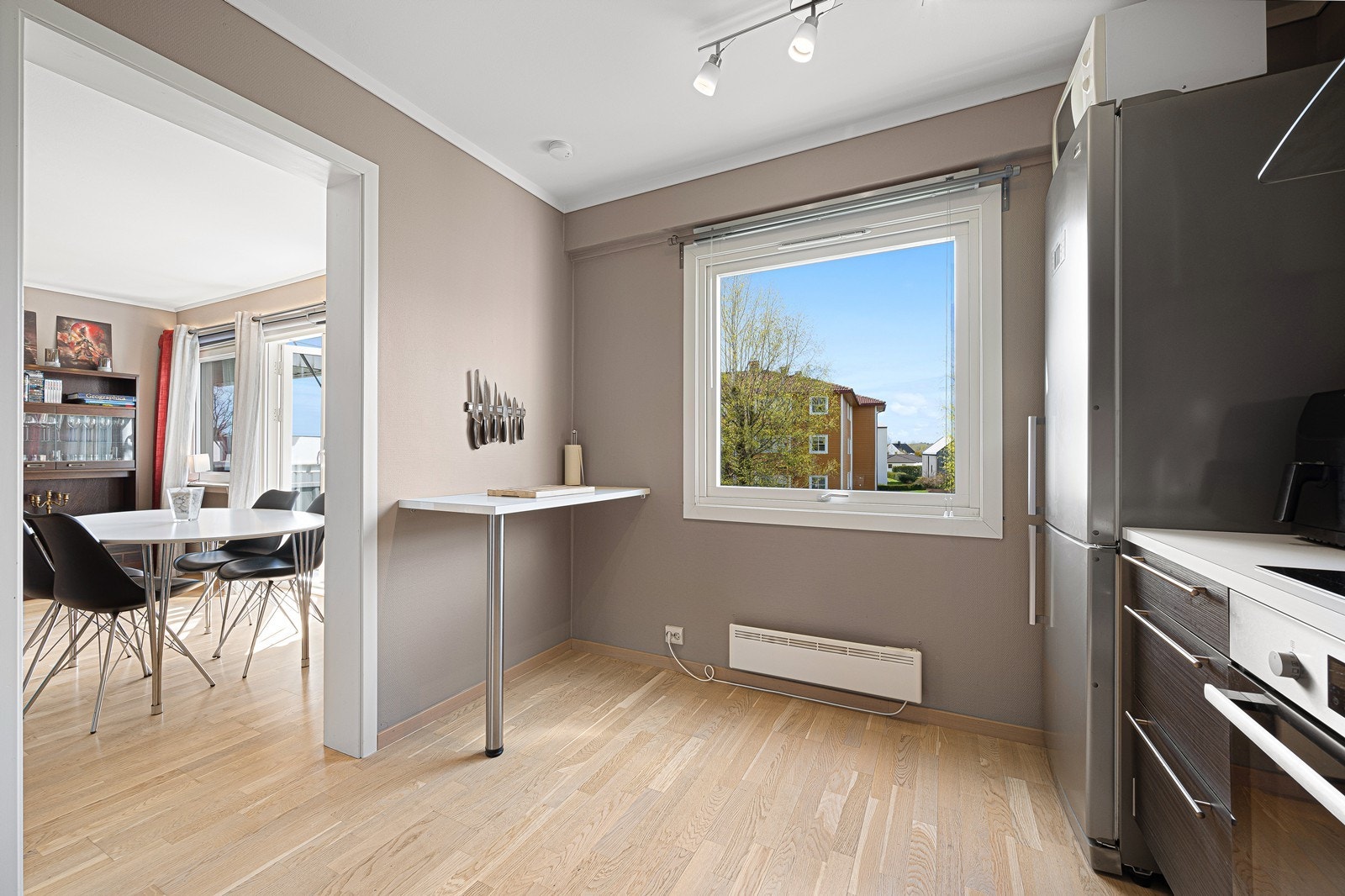 Ønsker du et lite kjøkkenbord har du plass til det også Galleribilde