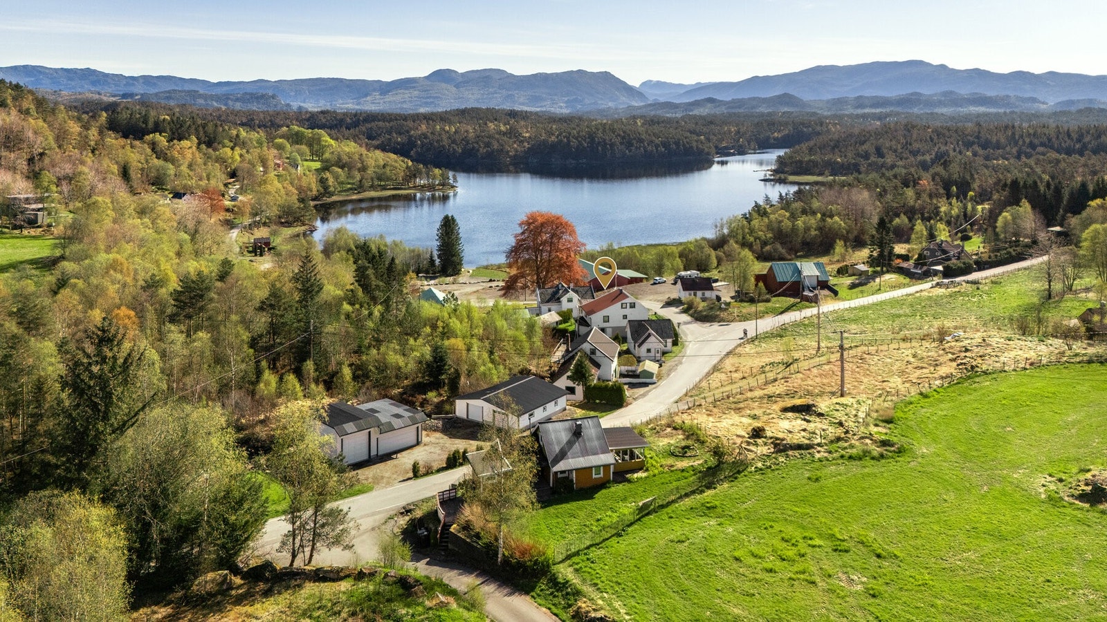 Landlig beliggenhet i naturskjønne omgivelser Galleribilde