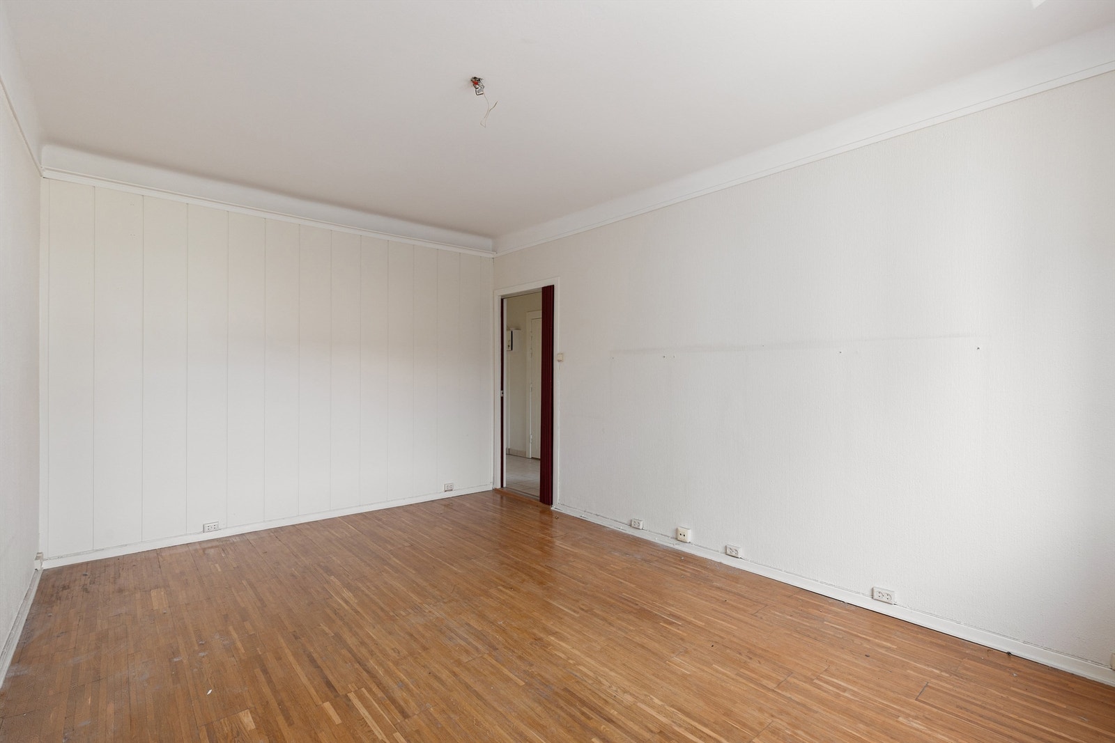 Leiligheten har en meget god takhøyde på 2,68 meter som i kombinasjon med de store vindusflatene gir en god romfølelse og atmosfære. Galleribilde