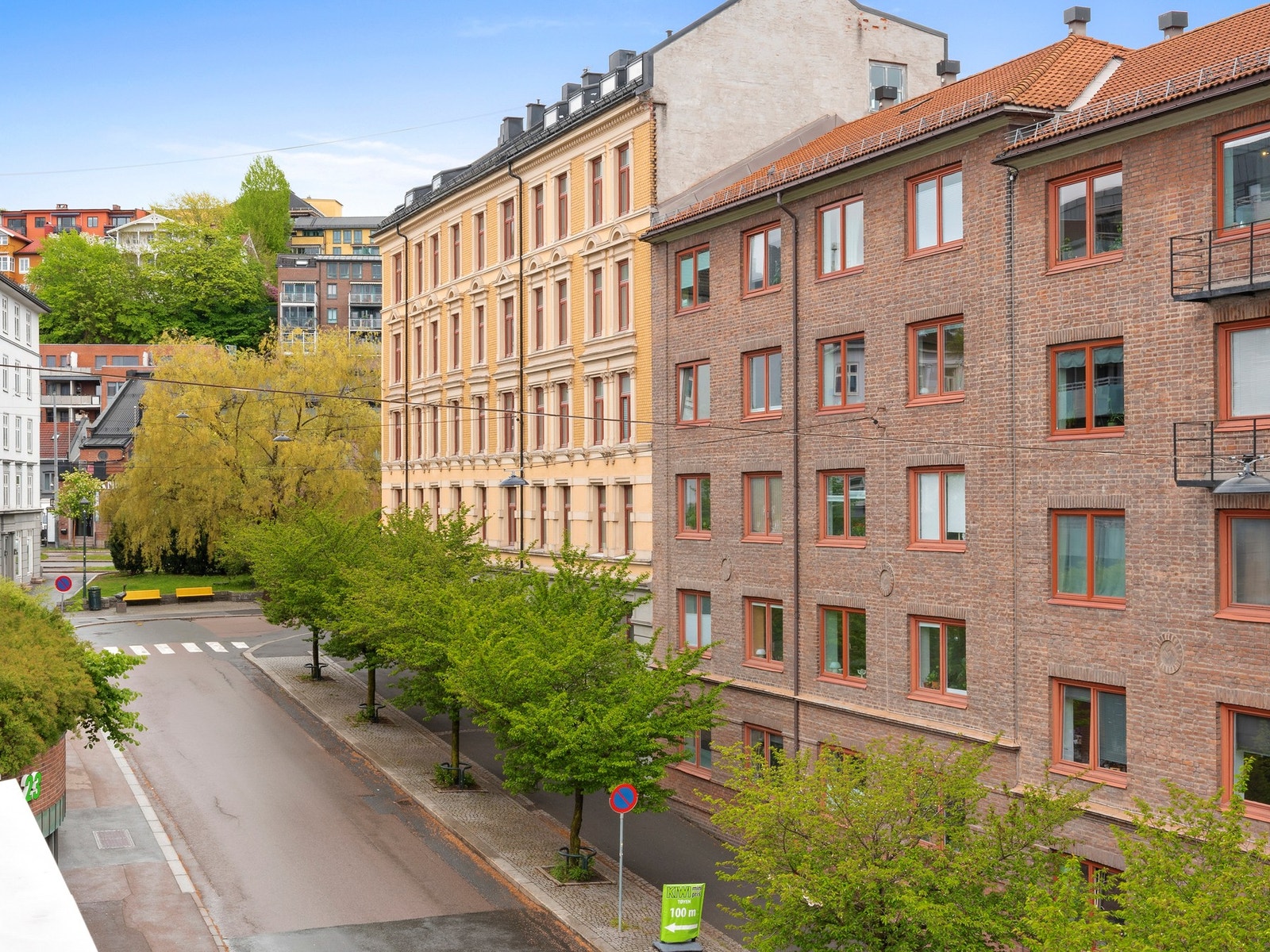 Hyggelige omgivelser i etablert boligområde Galleribilde