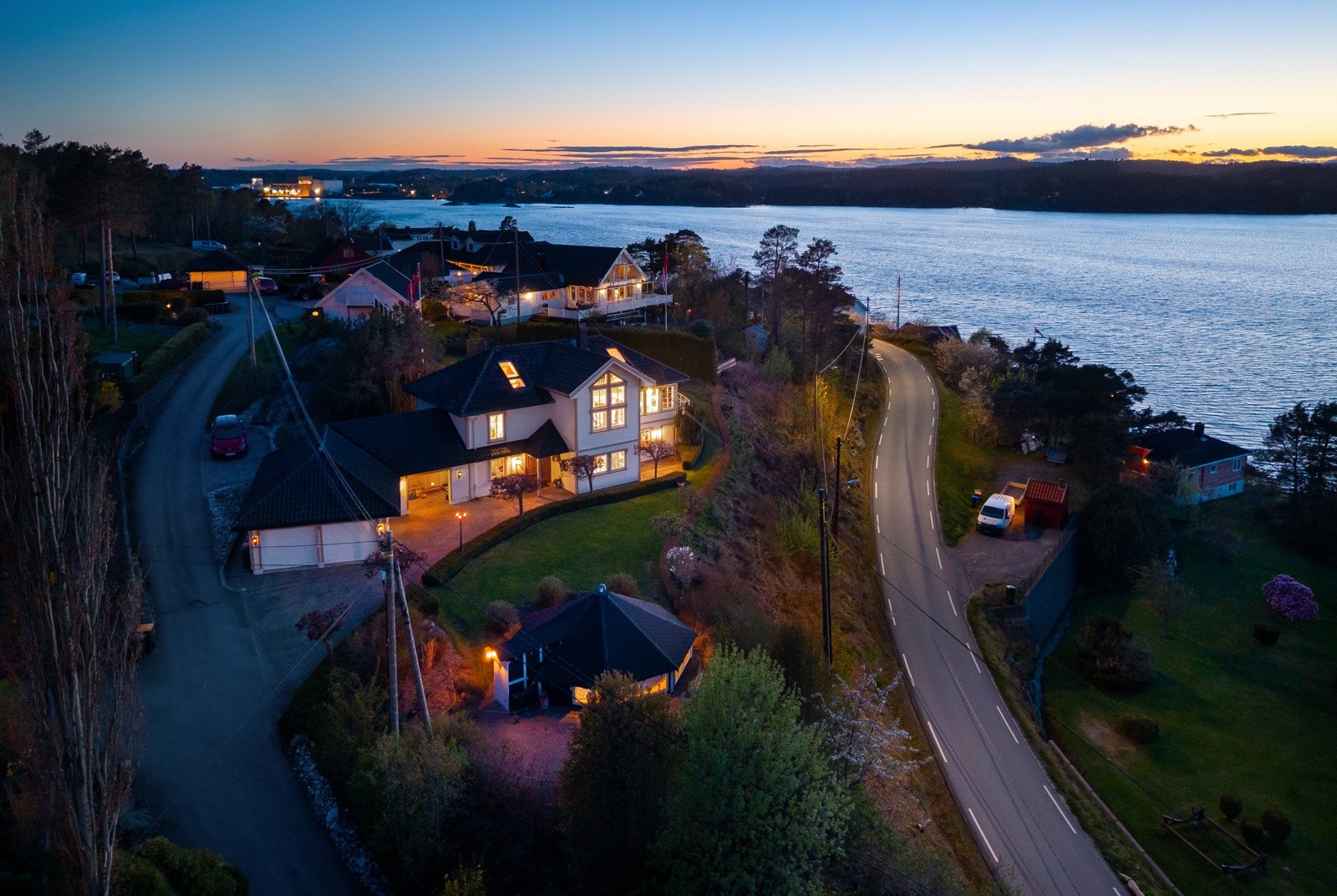 Eiendommen ligger høyt & fritt. Galleribilde