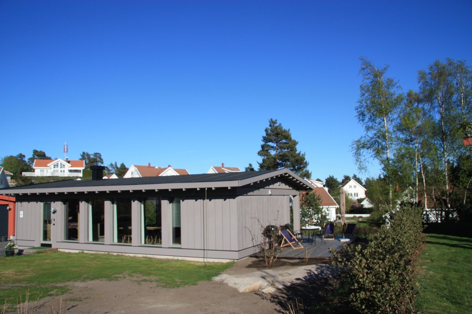 Nyere terrasse med ettermiddags- og kveldssol. Galleribilde