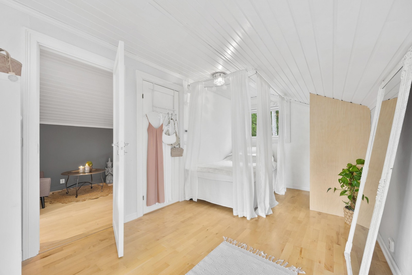 Stort soverom 2.etg, som kan deles i 2 rom, som opprinnelig Galleribilde