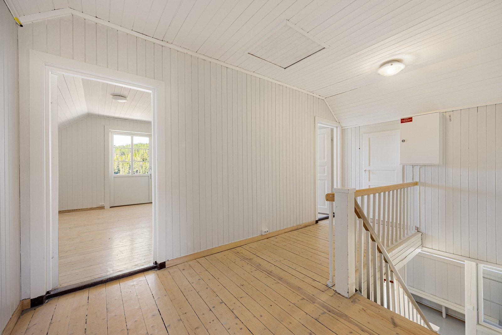 Med hele fire soverom i 2. etasje er det mange muligheter og stor fleksibilitet for familien. Galleribilde