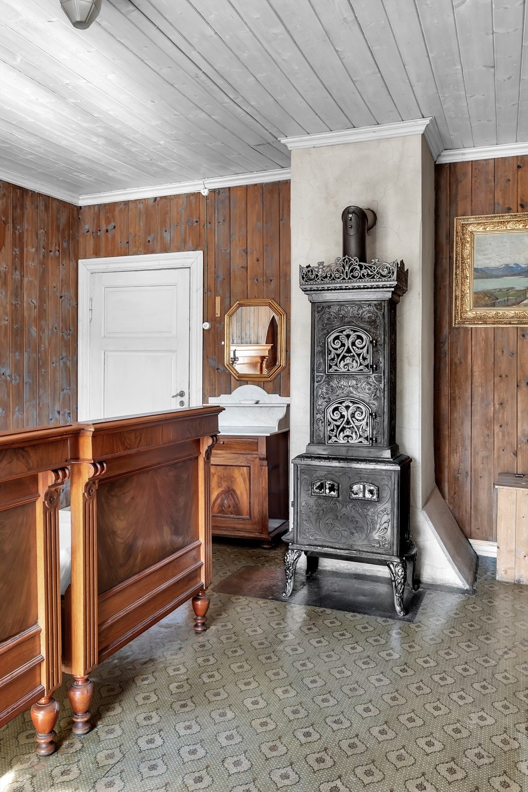 I hele huset vil du finne tidsriktige interiørdetaljer og innredninger. Galleribilde