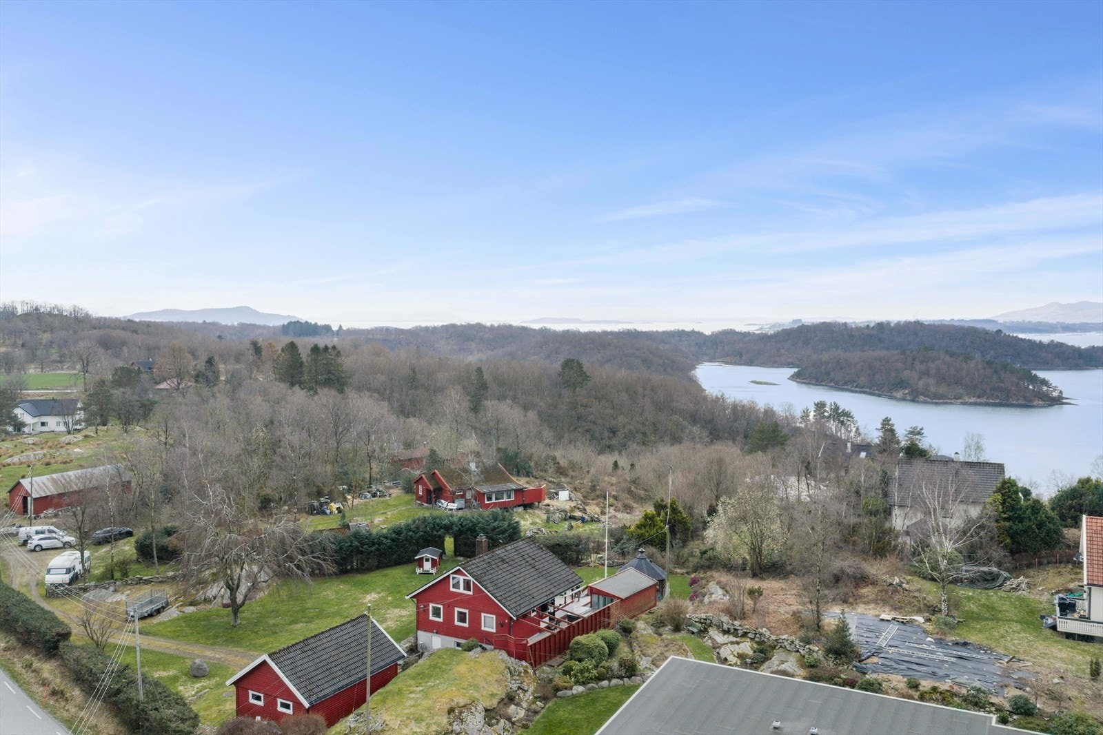 Oversikt over eiendommen og dens plassering i landskapet. Galleribilde