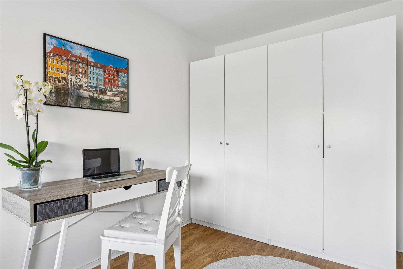 Her er det en praktisk garderobe som medfølger handelen. Galleribilde