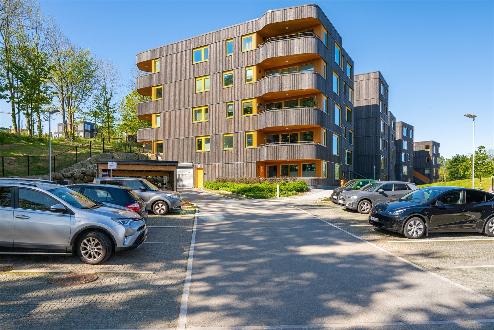 - Gjesteparkering med felles lånebil, samt elsykler til leie - Galleribilde