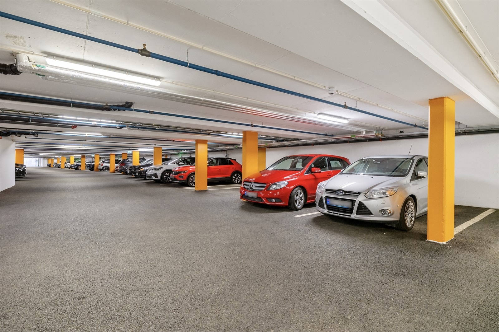 - Det følger en fast parkeringsplass med mulighet for elbillading, samt bod på 5 kvm i underetasjen - Galleribilde