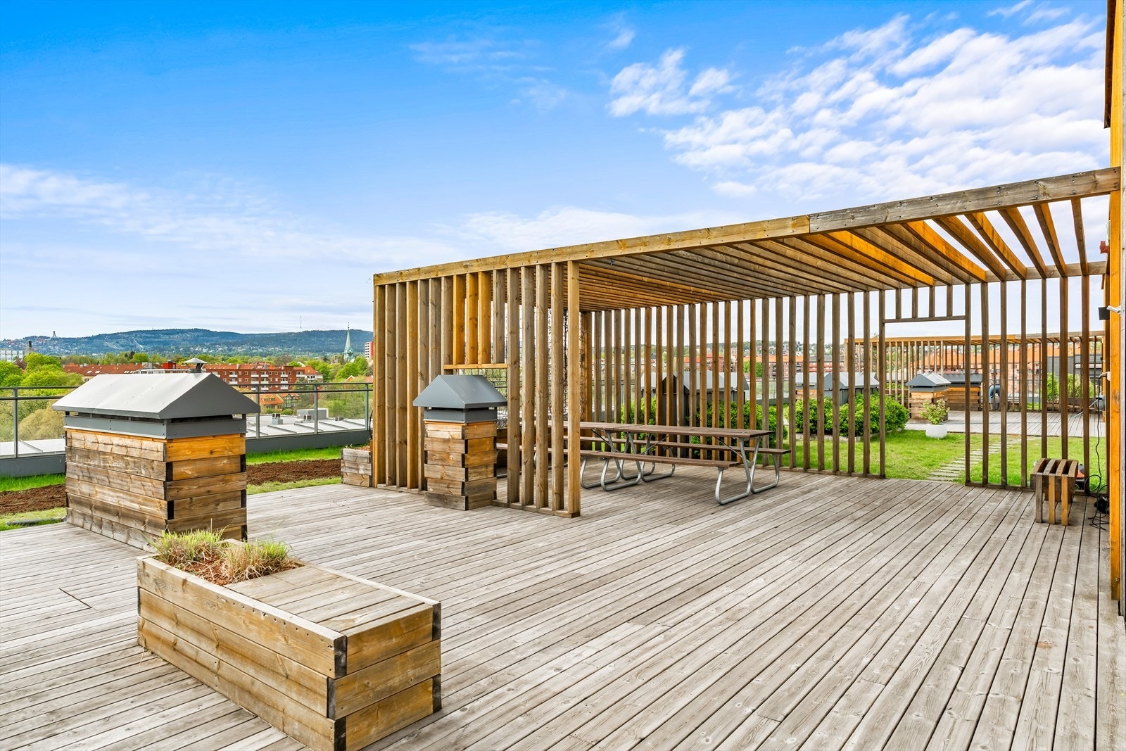 I tillegg disponeres felles takterrasse med sittegrupper og svært gode solforhold. Galleribilde