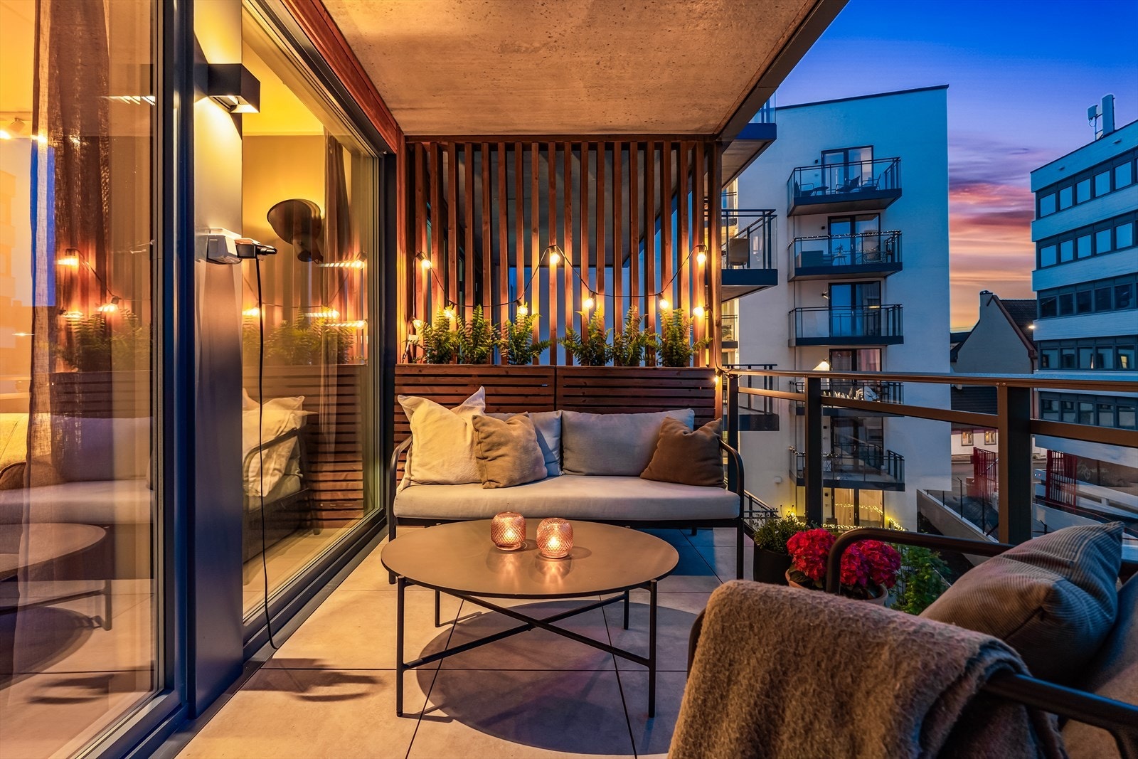 Kveldsstemning på balkongen. Galleribilde