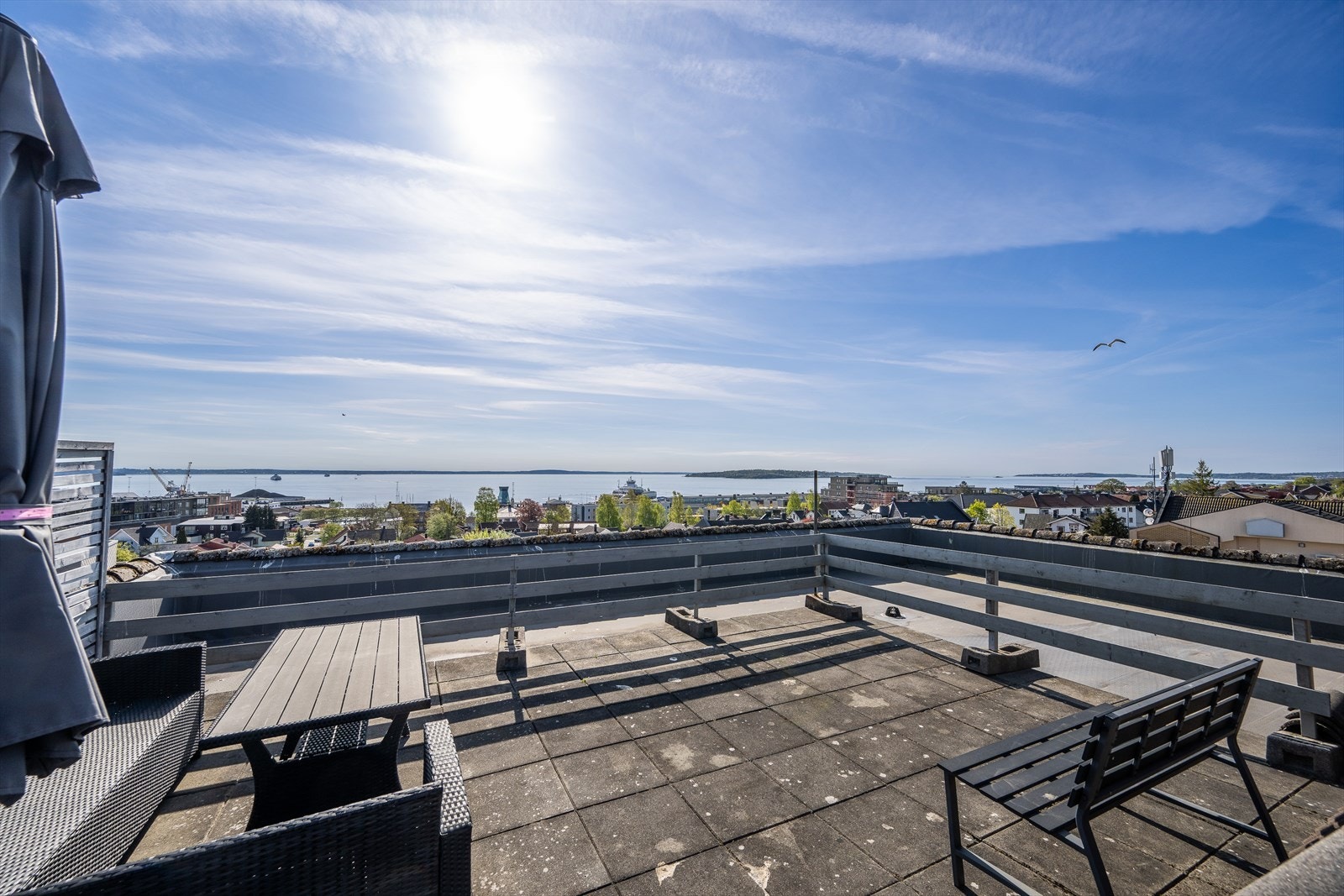 Fra felles takterrasse er det flott utsikt over Horten og fjorden. Galleribilde