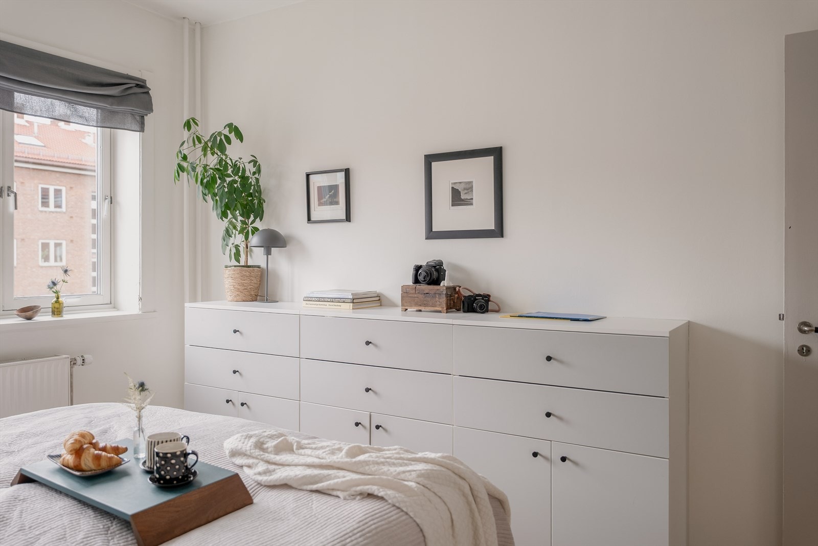 Her har du også mulighet til å innrede praktiske og gjennomtenkte oppbevaringsløsninger. Eventuelt et hjemmekontor. Galleribilde