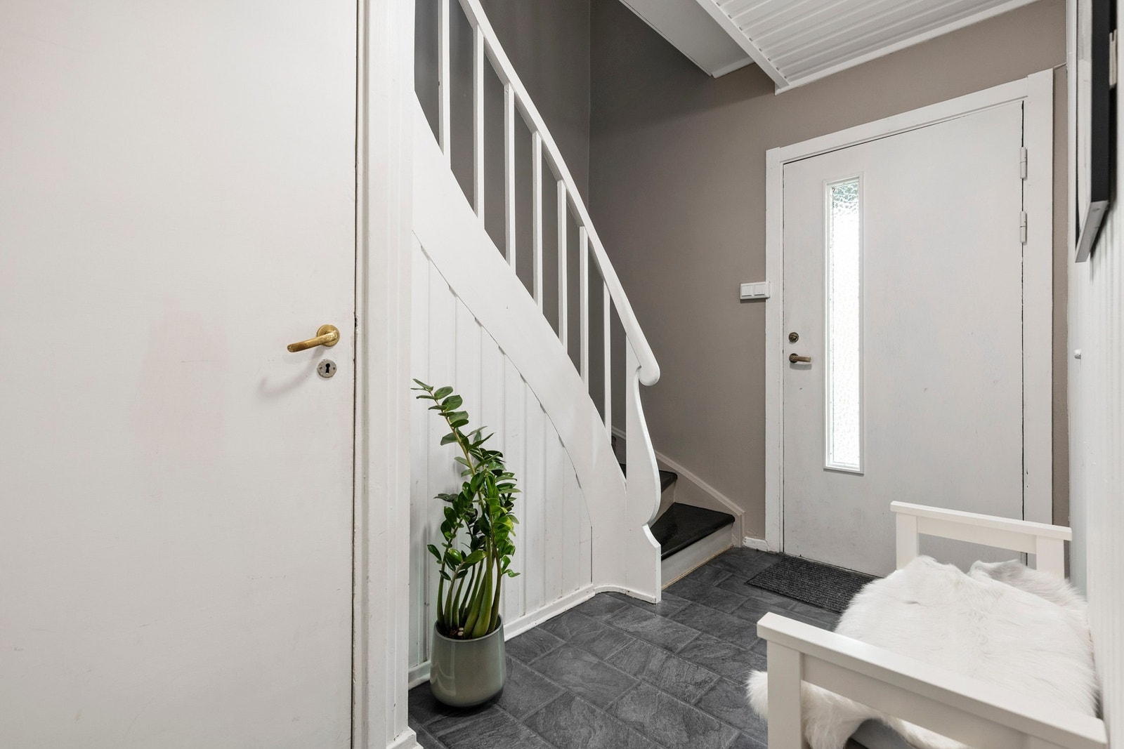Felles inngangsparti/trapperom Galleribilde