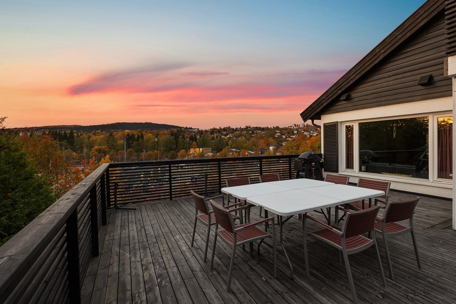 Storslått takterrasse på ca. 52 m² med fantastiske solforhold og flott utsyn. Galleribilde