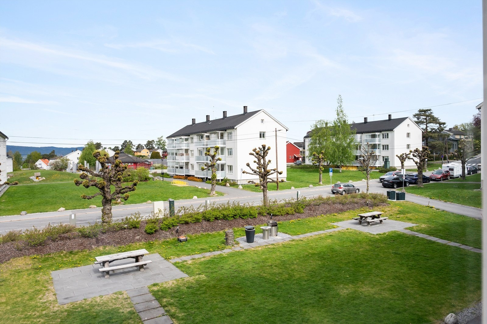 Hyggelig utsikt fra kjøkkenvinduet. Galleribilde
