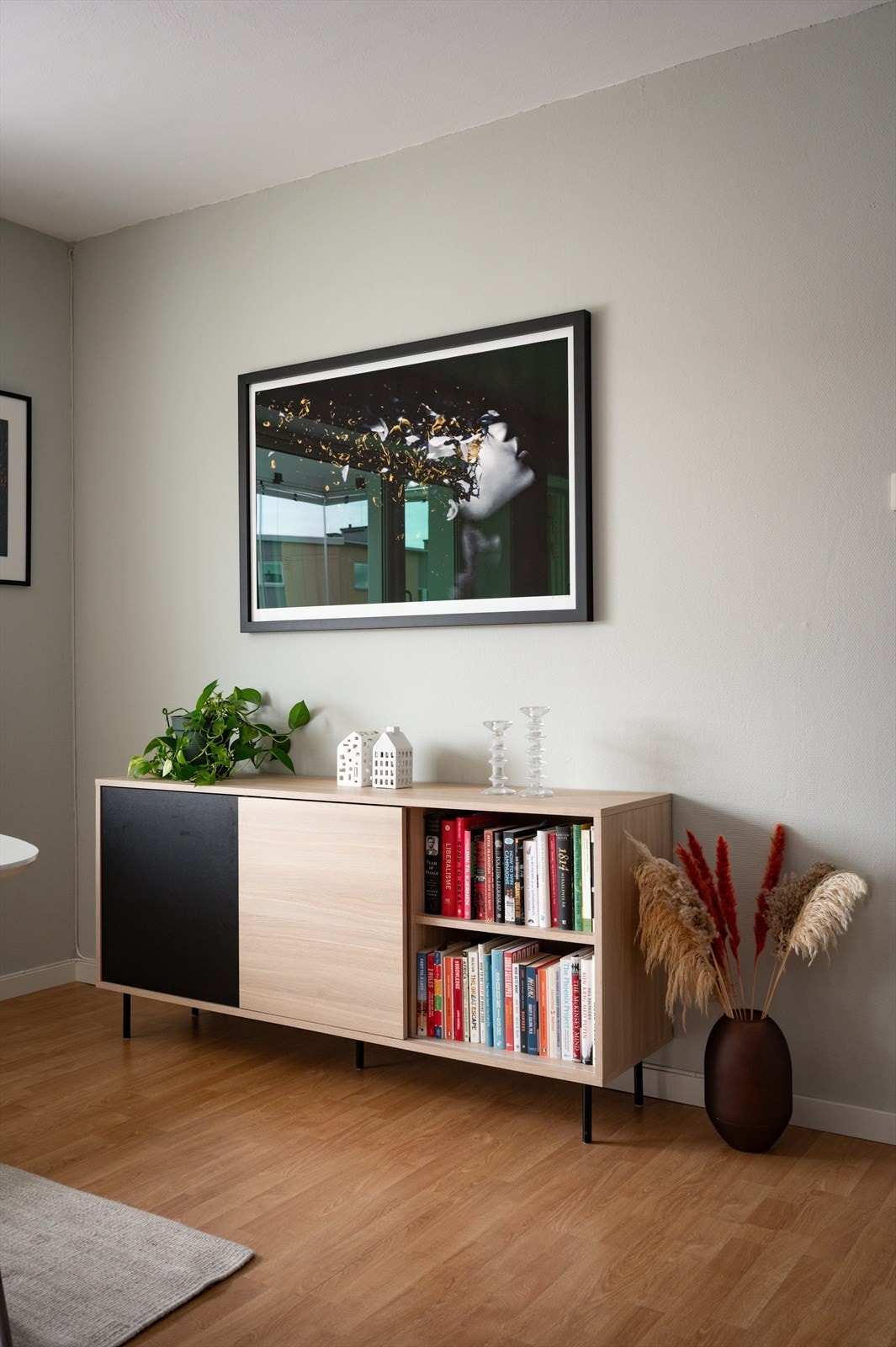 Felleskostnader inkluderer TV/internett og varmtvann. Galleribilde