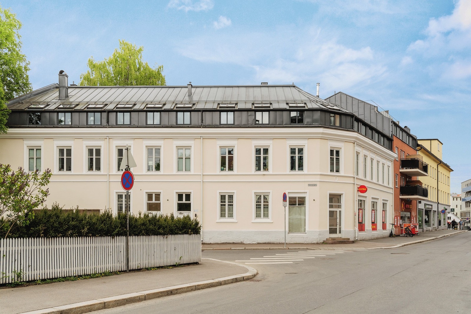 Leiligheten har en sentral og god beliggenhet på Sagene. Rett ved siden av finner du også nærmeste butikk. Galleribilde
