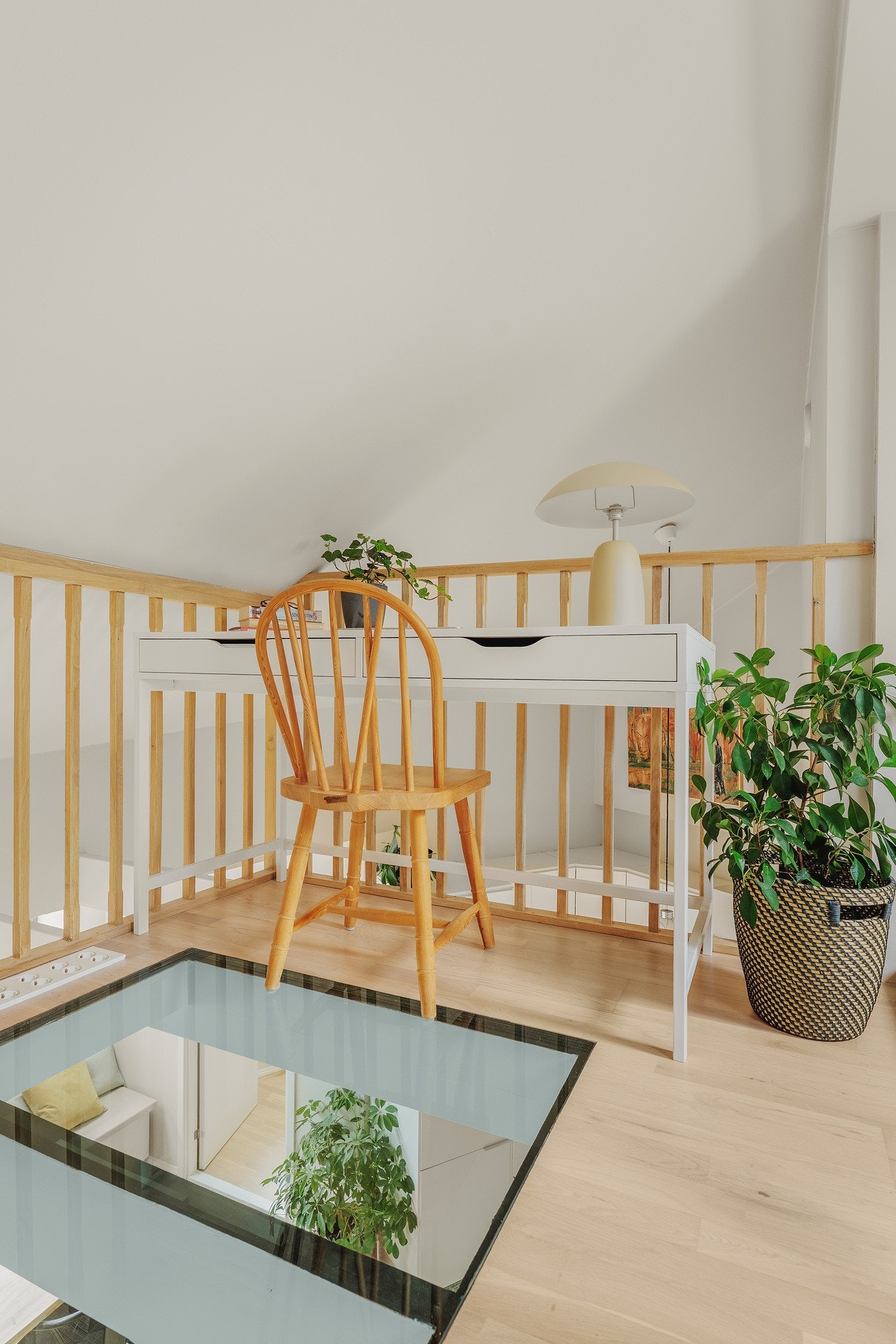 Det er bra med plass til hjemmekontoret her også. Galleribilde