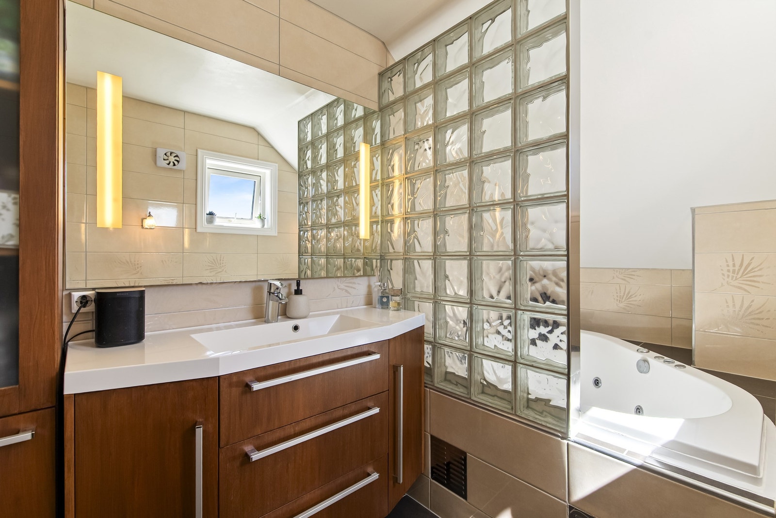 Stort badekar som er perfekt for de minste i huset (kun badekar/ikke bobler) Galleribilde