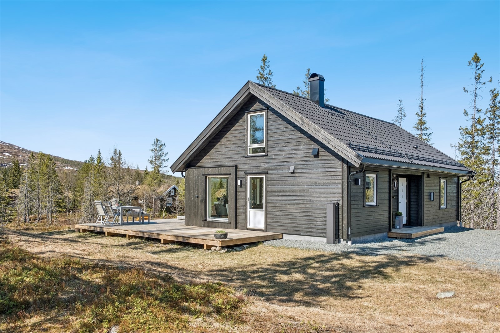 En meget flott fritidseiendom med naturskjønne omgivelser i populære Teveldal Galleribilde