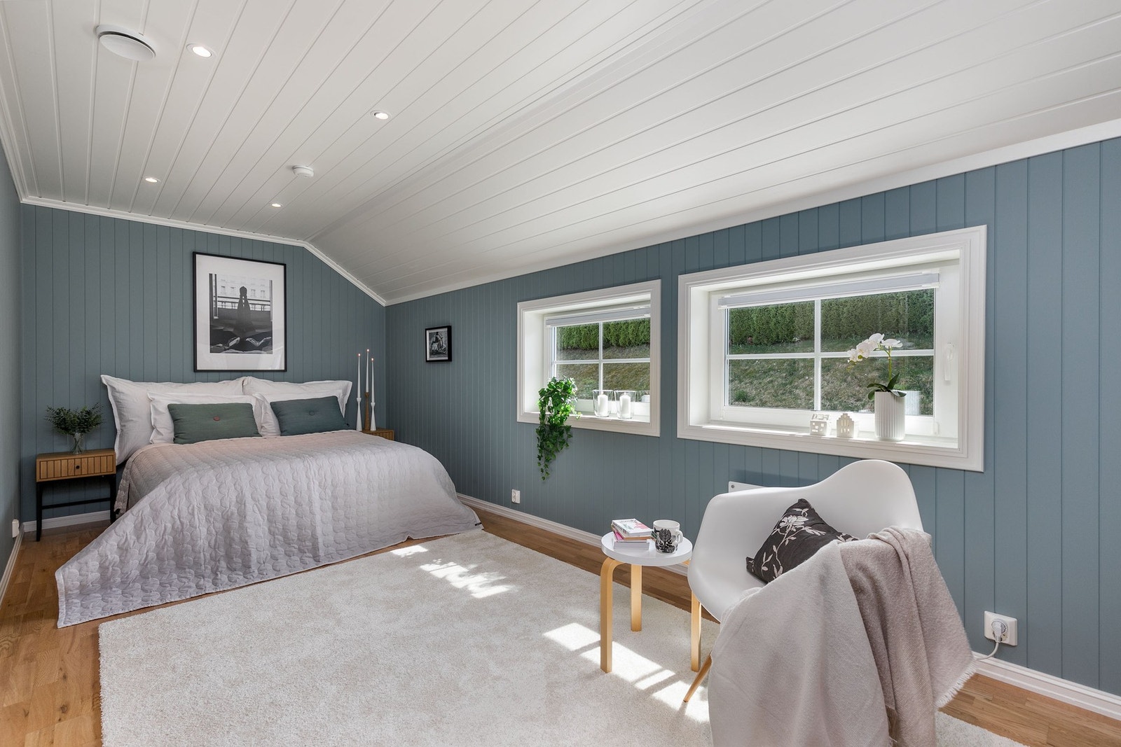 HovedSoverom med downlights og rolig atmosfære. Galleribilde