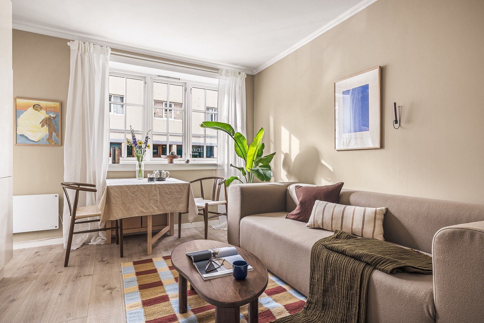 Velkommen inn i denne sjarmerende 2-roms leiligheten. Galleribilde