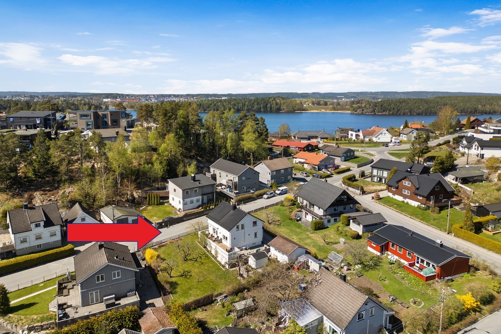 Velkommen til Lundgårds Vei 42 presentert av eiendomsmegler Gjermund Haugeneset. Foto: Fotoetcetera AS Galleribilde
