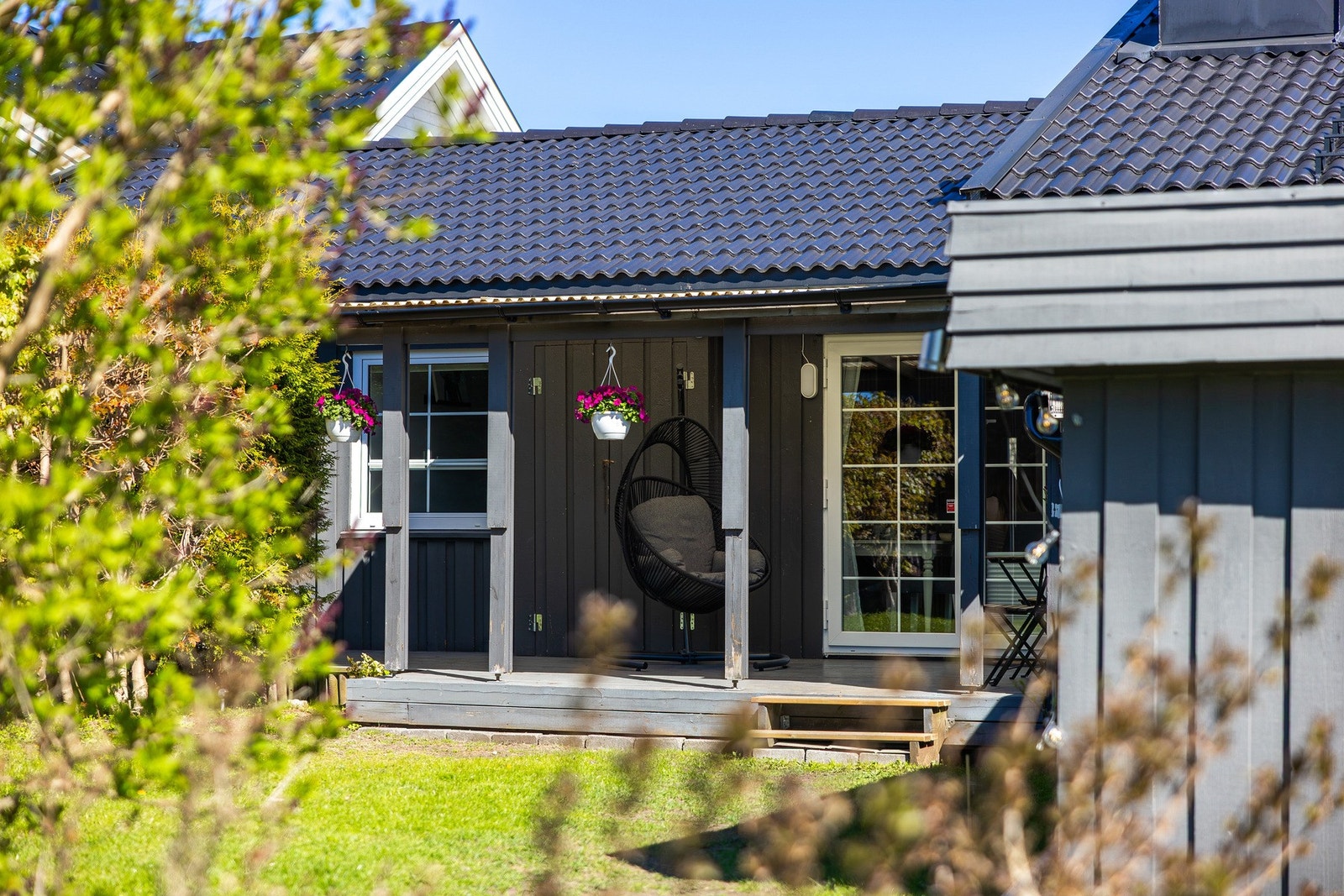 Her kan man leve et fullverdig uteliv - fra rolige morgenstunder til lange sommerkvelder med familie og venner. Galleribilde