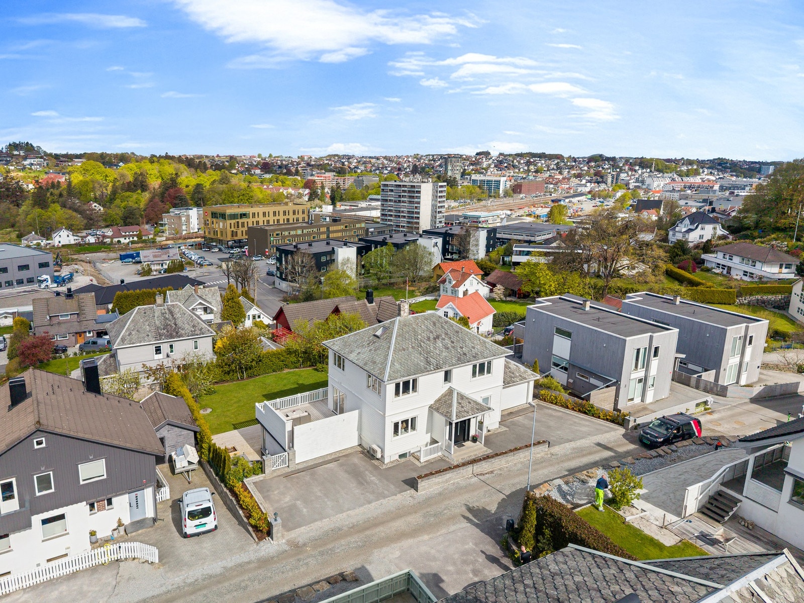 Sandnes sentrum ligger kun en kort spasertur unna og byr på det meste du trenger av service- og kulturtilbud Galleribilde